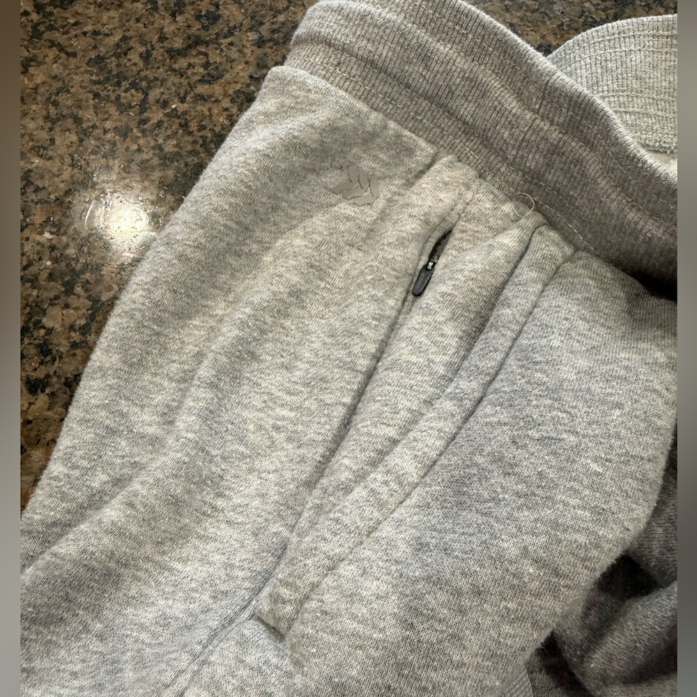 Mens athletic jogger fleece sweatpants. Size M Brushed fleece, light gray color - Picture 5 of 6